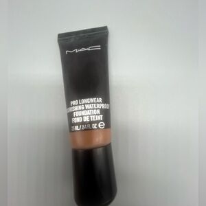 MAC Cosmetics Pro Longwear Waterproof Foundation - NC50